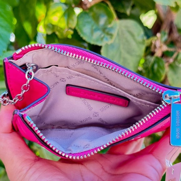 ONE BNWT Michael Kors Jet Set Travel Small Wallet Quilted Dragon Fruit - Picture 4 of 6